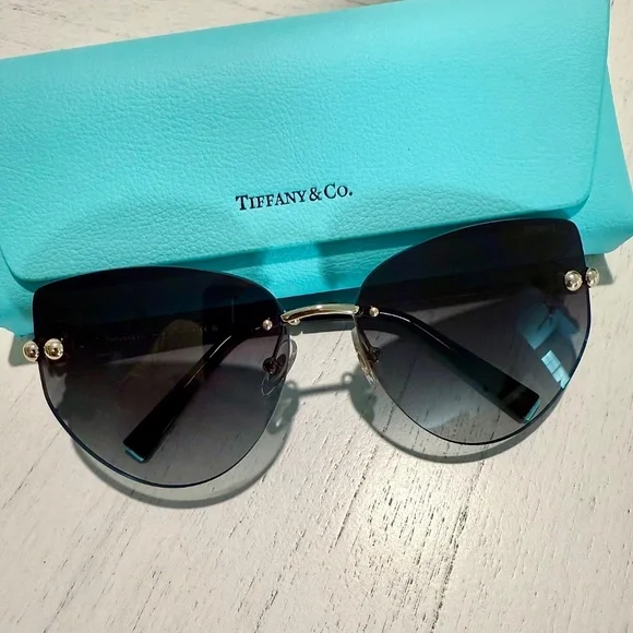 NEW Tiffany & Co Women display picture 1